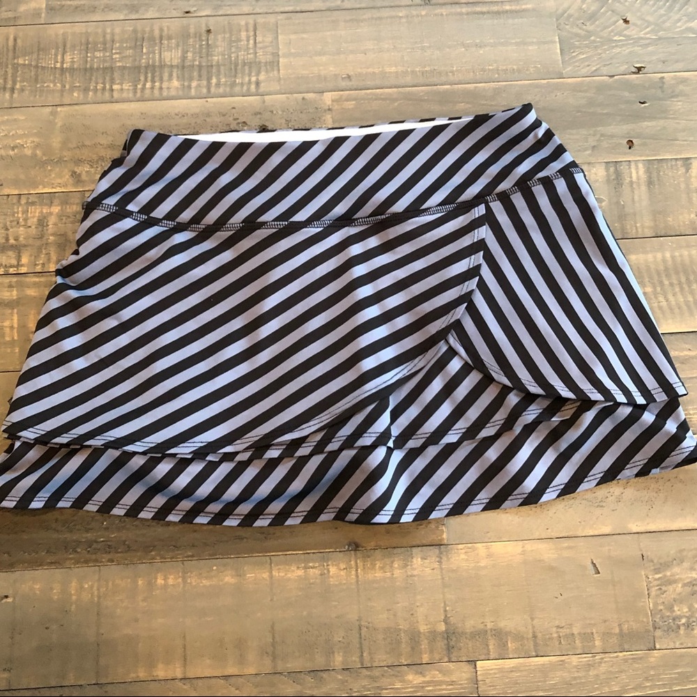 Athleta women’s striped tennis/fitness skirt